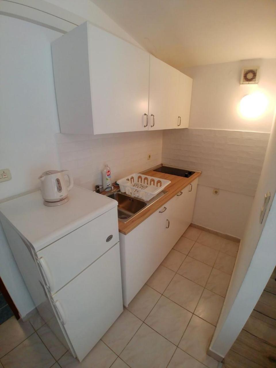 Apartment Svetka サリ エクステリア 写真